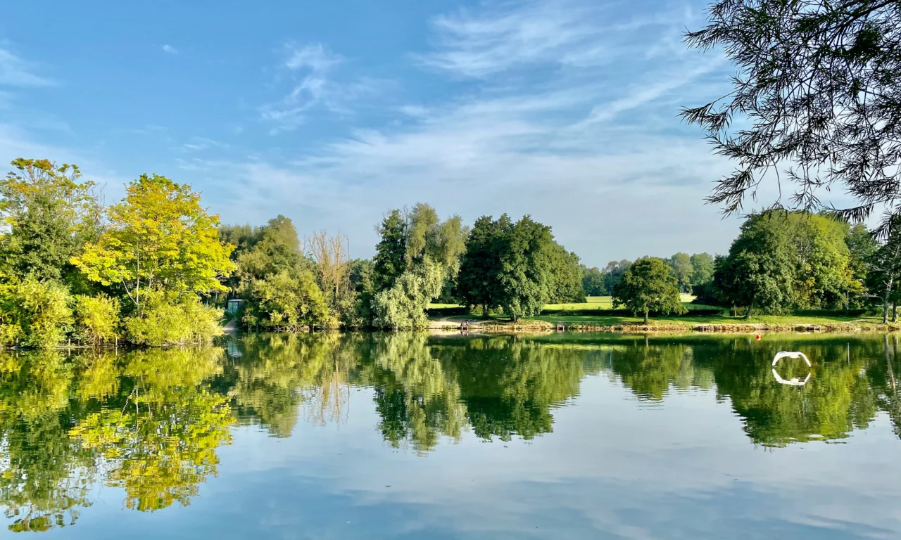 Arrow Valley Lake in Redditch on a sunny day
